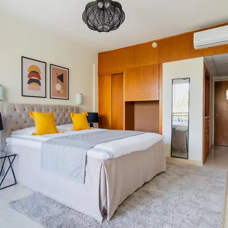 Sanders Gardens Apartment *